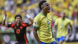 照片中二人 照片中二人